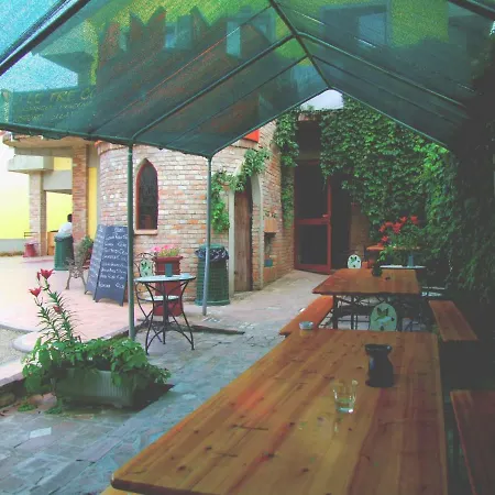 Le Tre Corone Hostel *