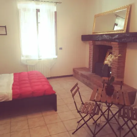 Le Tre Corone Hostel Calendasco